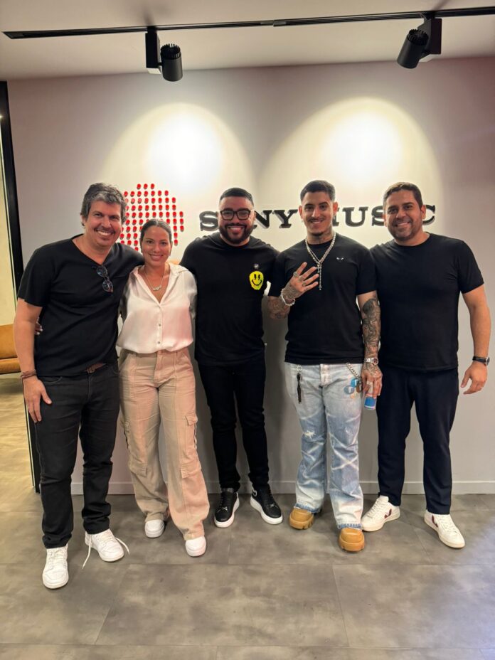 MC PH assina com Sony Music e anuncia novo álbum