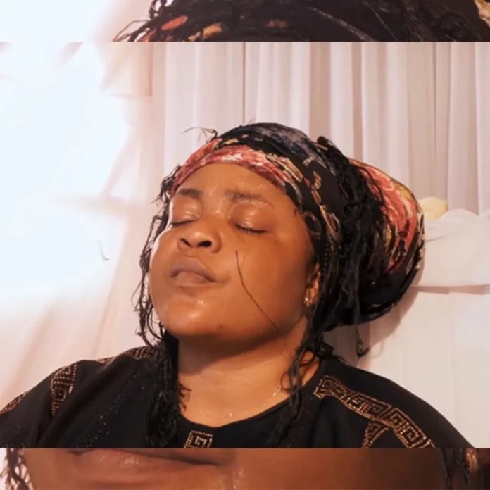 Eunice Manyanga – Hommage A Maman Rebecca Tshimpe