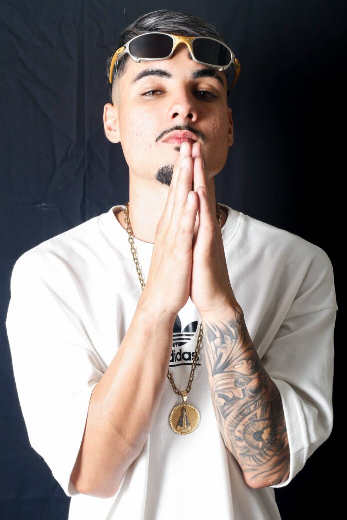 MC Vitor lança single 'Filho Pródigo'