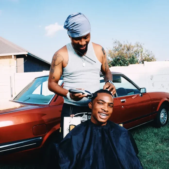 Faça download mp3, escute e compartilhe a mais recente musica do cantor e compositor “Royal MusiQ, Shoes Meister & Djy Biza” intitulada “AmaCombo”.