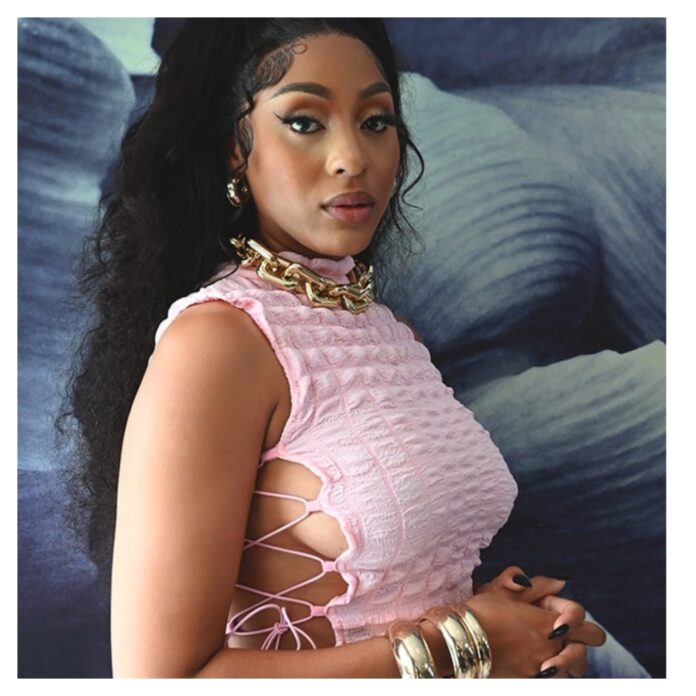 Nadia Nakai & TOSS – Chomi (feat. Sino Msolo & Sizwe Alakine)